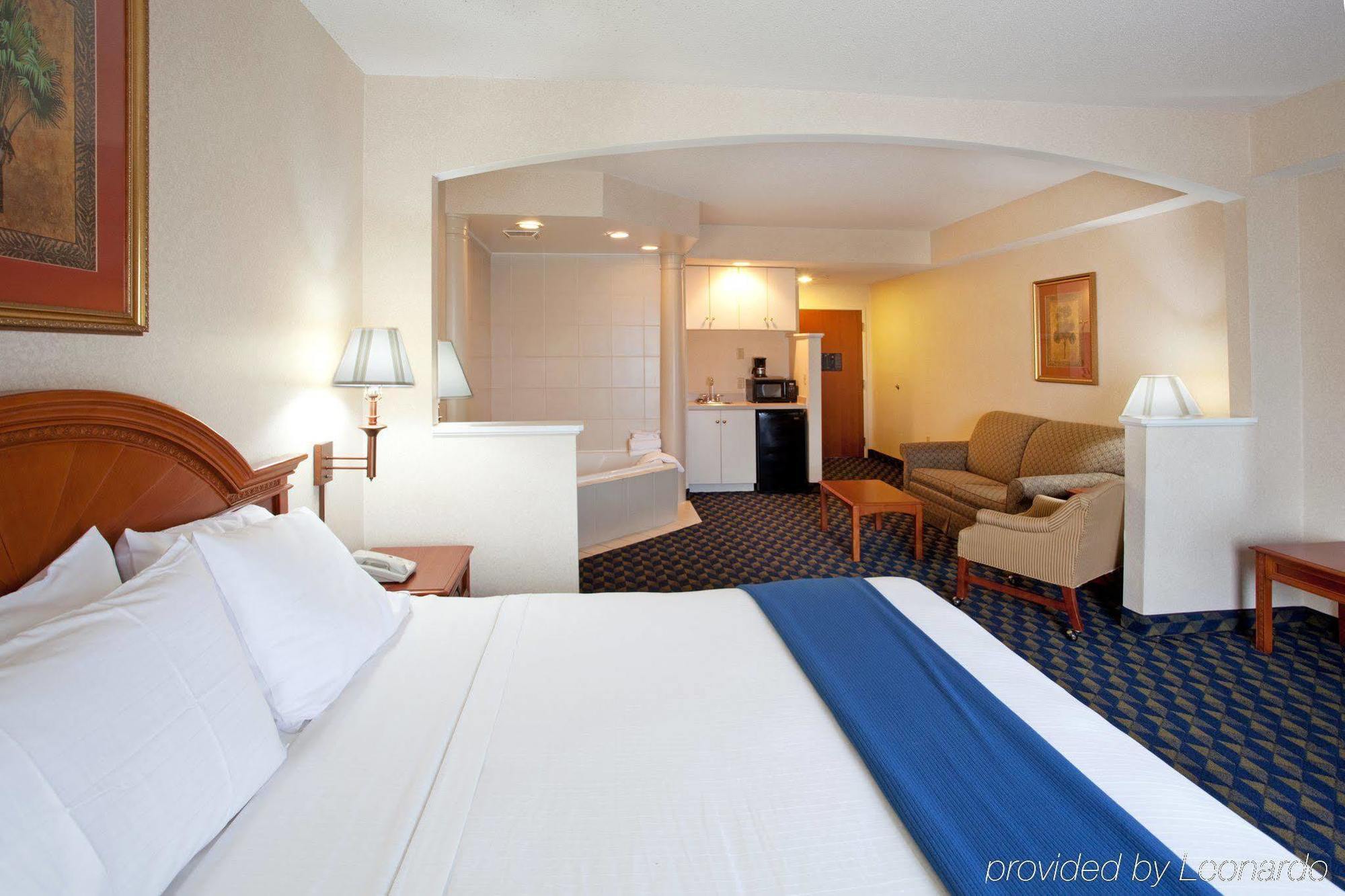 Holiday Inn Express & Suites Orangeburg By Ihg Экстерьер фото